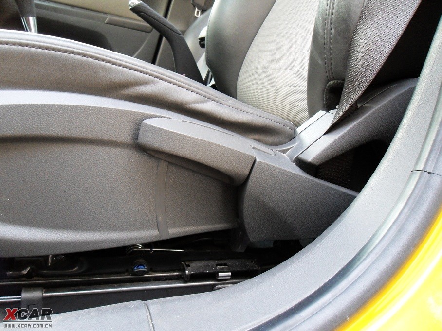 2009�����Ɲ���� 1.8L �Ԅ� SE