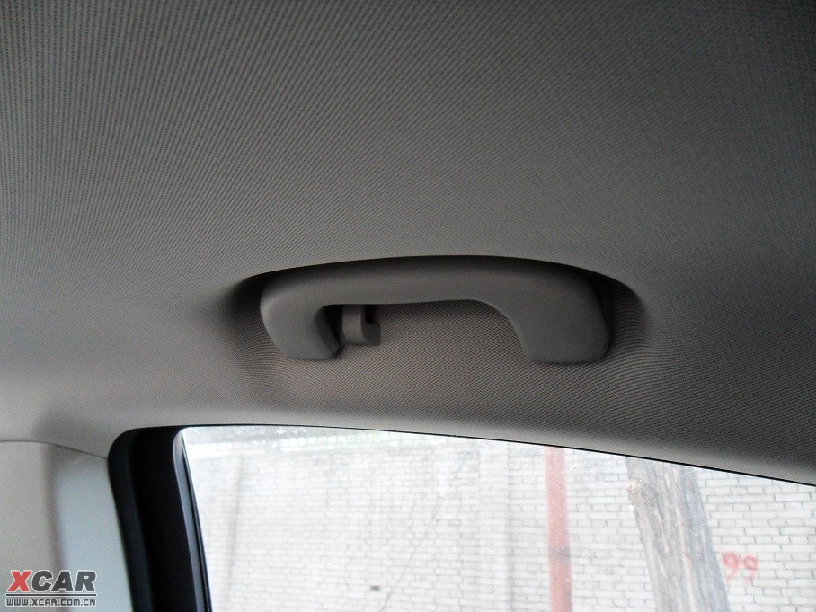 2009�����Ɲ���� 1.8L �Ԅ� SE