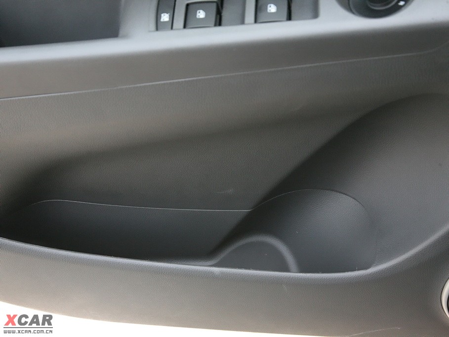 2009�����Ɲ���� 1.8L �Ԅ� SE