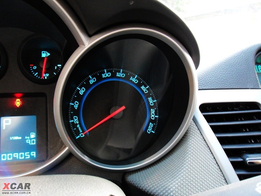 2009�����Ɲ���� 1.8L �Ԅ� SE