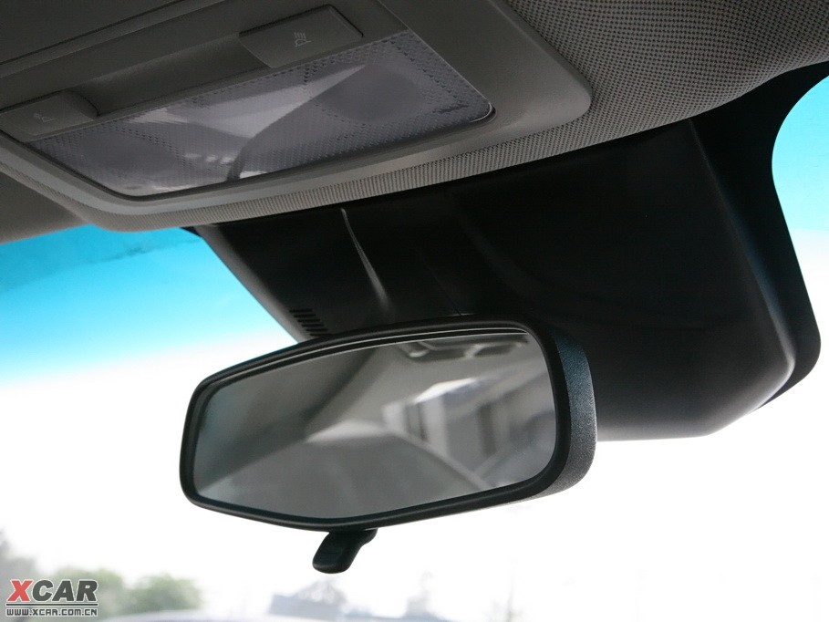 2009�����Ɲ���� 1.8L �Ԅ� SE