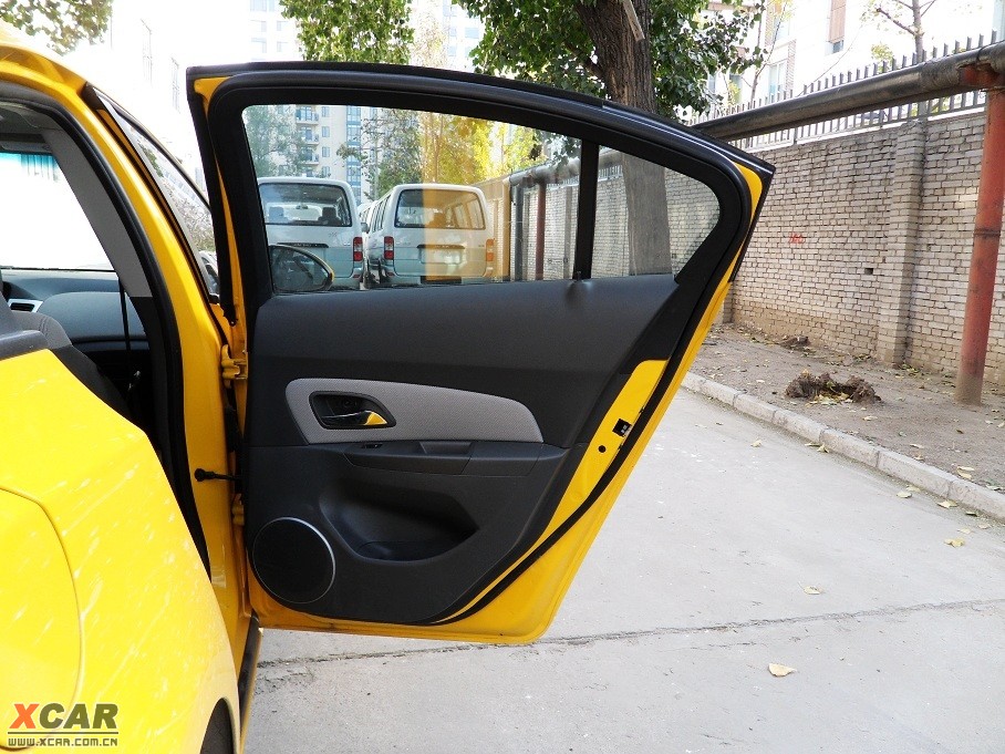 2009�����Ɲ���� 1.8L �Ԅ� SE