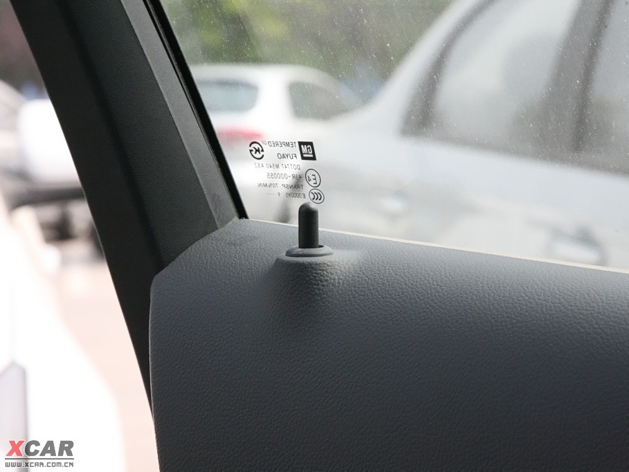 2009�����Ɲ���� 1.8L �Ԅ� SE