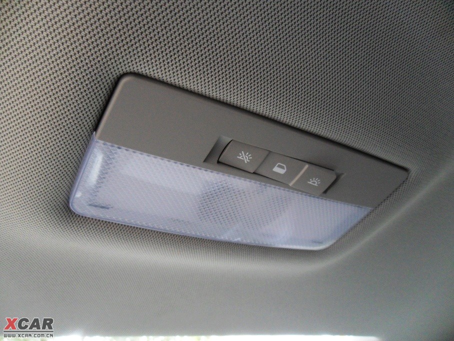 2009�����Ɲ���� 1.8L �Ԅ� SE