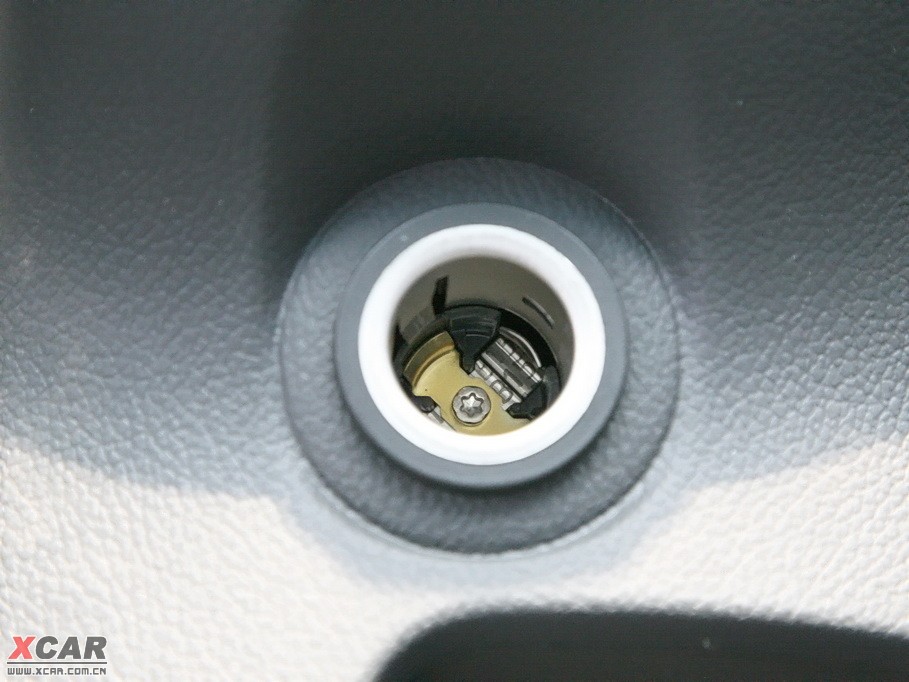 2009�����Ɲ���� 1.8L �Ԅ� SE