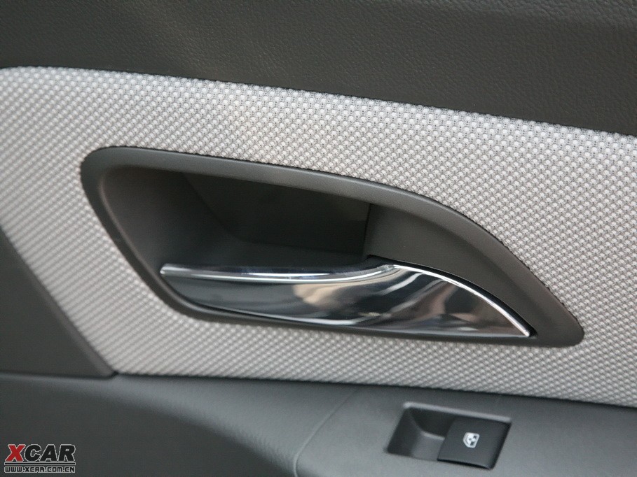 2009�����Ɲ���� 1.8L �Ԅ� SE