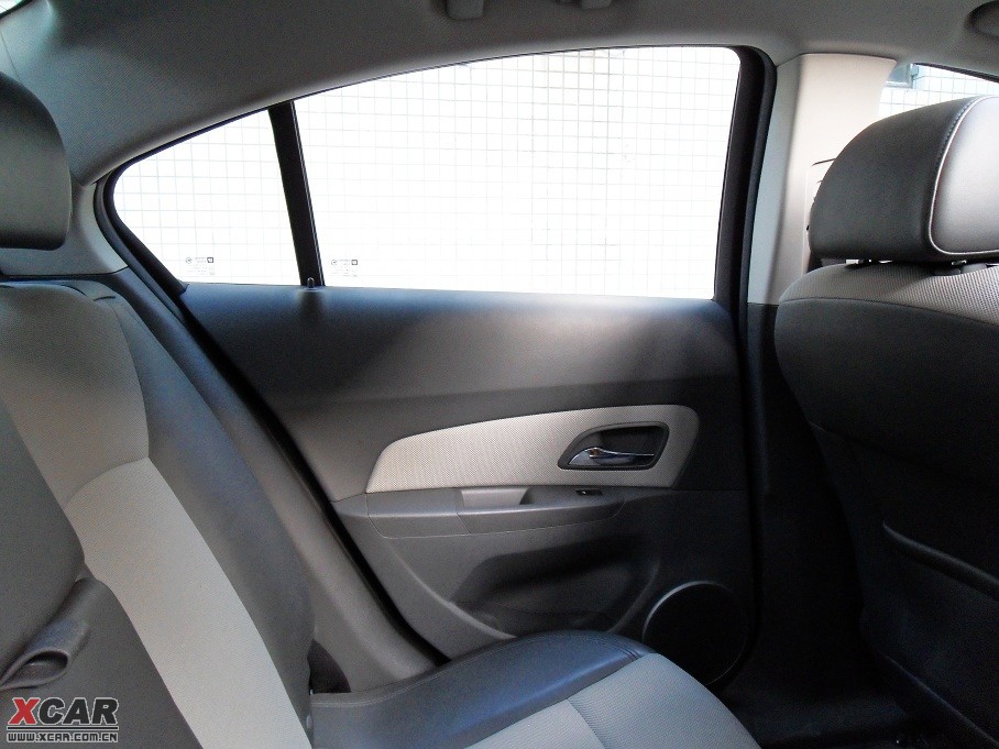 2009�����Ɲ���� 1.8L �Ԅ� SE