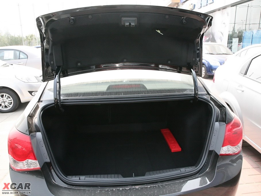 2009�����Ɲ���� 1.8L �Ԅ� SE