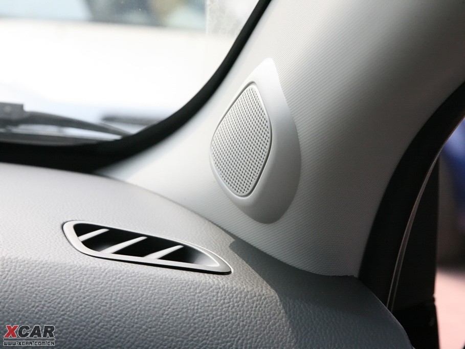 2009�����Ɲ���� 1.8L �Ԅ� SE