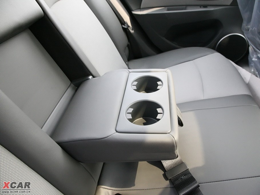 2009�����Ɲ���� 1.8L �Ԅ� SE