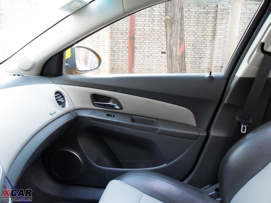 2009�����Ɲ���� 1.8L �Ԅ� SE