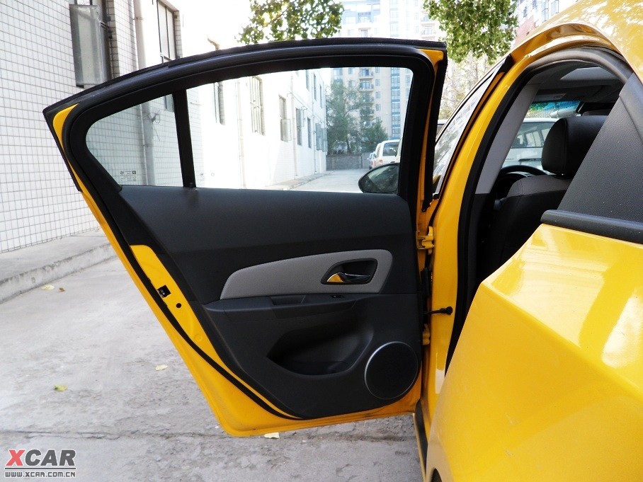 2009�����Ɲ���� 1.8L �Ԅ� SE