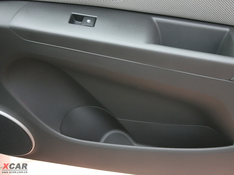 2009�����Ɲ���� 1.8L �Ԅ� SE