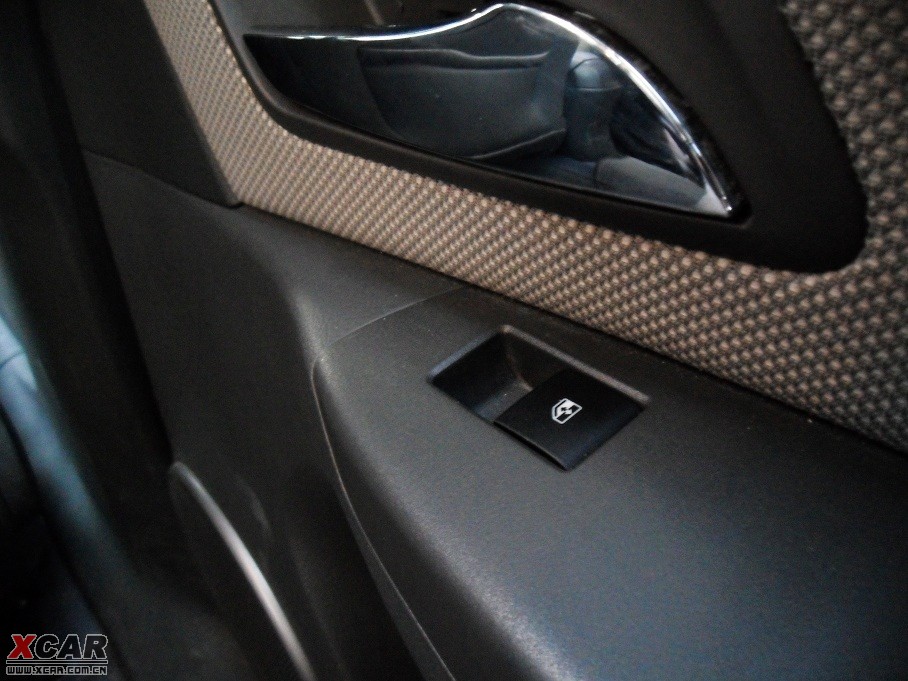 2009�����Ɲ���� 1.8L �Ԅ� SE