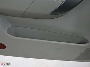 2009款1.6L 自动豪华版 前门储物空间