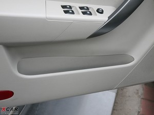 2009款1.6L 手动豪华版 前门储物空间