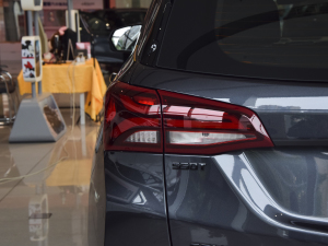 2022p 550T RS 9AT ؽ ^