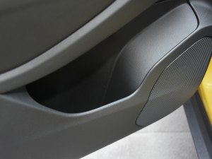 2022款1.5T CVT RS蜂芒版 后门储物空间
