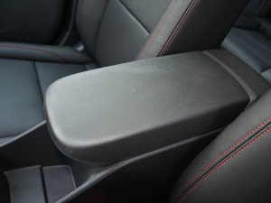 2022款1.5T CVT RS蜂芒版 中央扶手箱