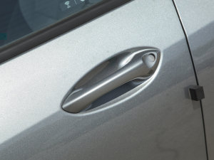2022款1.5T CVT潮启版 主驾门拉手