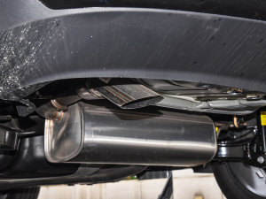 2022款1.5T CVT RS蜂潮版 排气管
