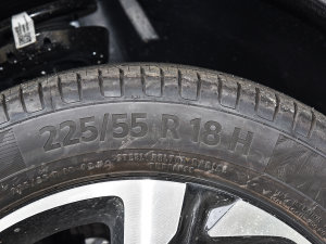 2022款1.5T CVT RS蜂潮版 轮胎尺寸
