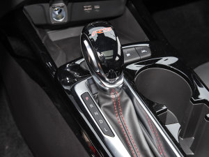 2022款1.5T CVT RS蜂潮版 换挡杆