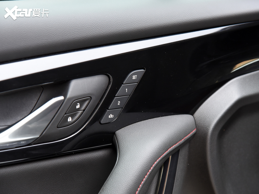 2023ѩm_ p 650T RS Twin-Clutch(q) ҹ