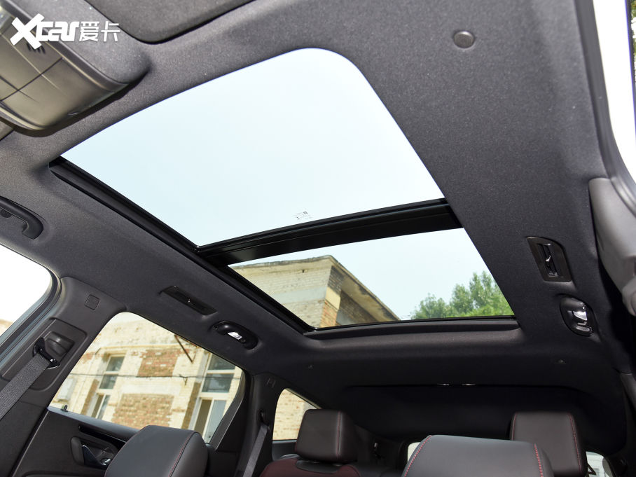 2023ѩm_ p 650T RS Twin-Clutch(q) ҹ