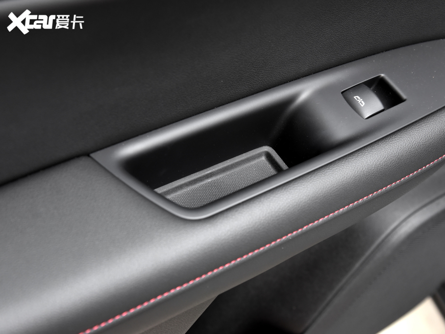 2023ѩm_ p 650T RS Twin-Clutch(q) ҹ