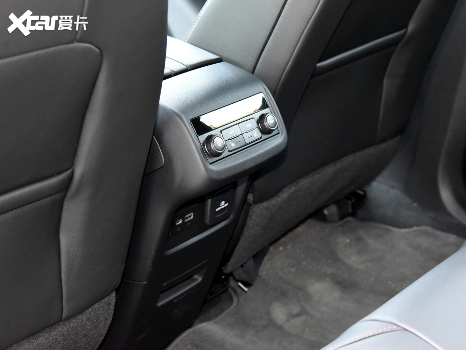 2023ѩm_ p 650T RS Twin-Clutch ҹ