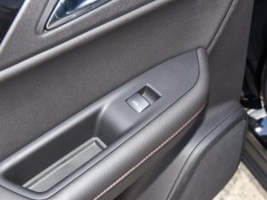 2023款轻混 650T RS Twin-Clutch四驱 擎版 后排车窗控制区