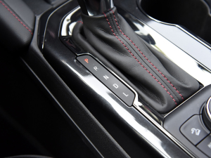 2023p 650T RS Twin-Clutch ҹ п؅^