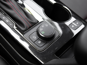 2023p 650T RS Twin-Clutch ҹ п؅^