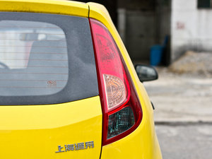 2010款1.2L EMT理想版 尾灯
