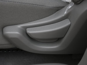 2010款1.2L EMT理想版 主驾驶座椅调节