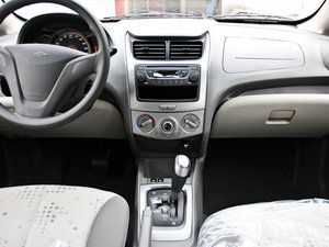 2010款1.2L EMT理想版 中控台