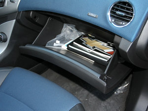 2011款1.6T 手动 SE  手套箱