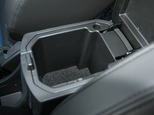 2011款1.6T 手动 SE  空间座椅