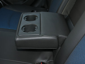 2011款1.6T 手动 SE  空间座椅