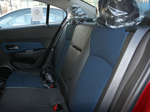 2011款1.6T 手动 SE  空间座椅