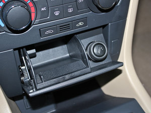2011款1.8L 自动豪华版 空间座椅