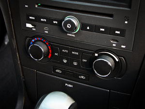 2012款1.8L 自动豪华导航版 中控区