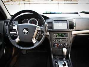 2012款1.8L 自动豪华导航版 中控区
