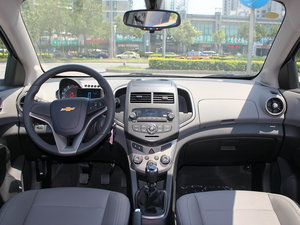 2011款1.6 SX MT  内饰全景