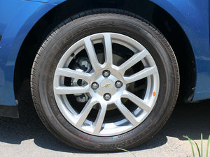 2011款1.6 SX MT  轮圈