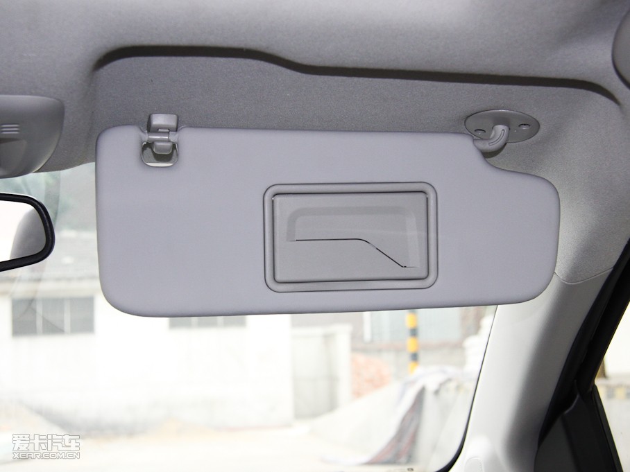 2011款爱唯欧三厢高清图片_空间座椅图片_834214