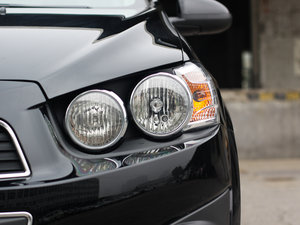 2011款1.6 SX MT 大灯