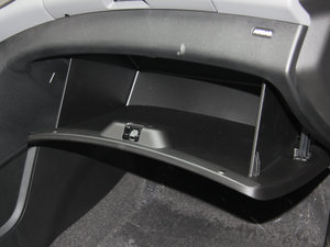 2011款1.6 SX MT 手套箱