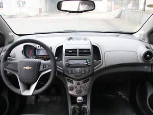 2011款1.6 SX MT 内饰全景